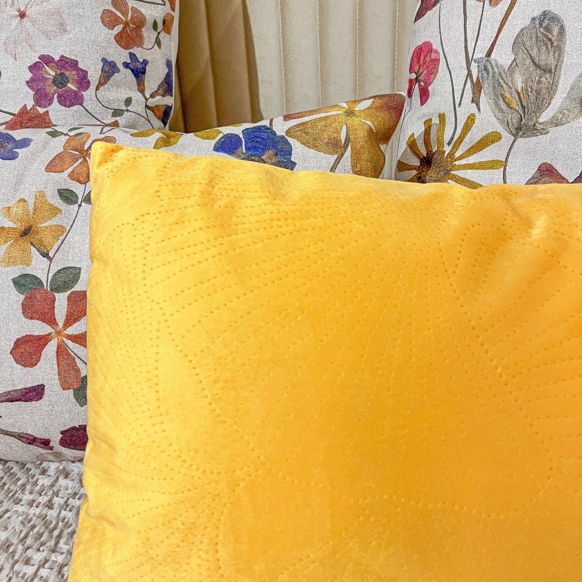 Cojín poliéster amarillo - Imagen 3