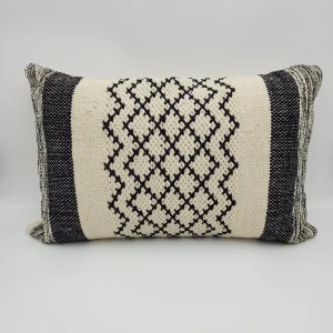 Cojín bordado beige y negro 60x40 cm
