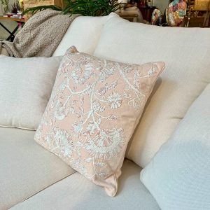 Cojín bordado rosa palo 50x15x50